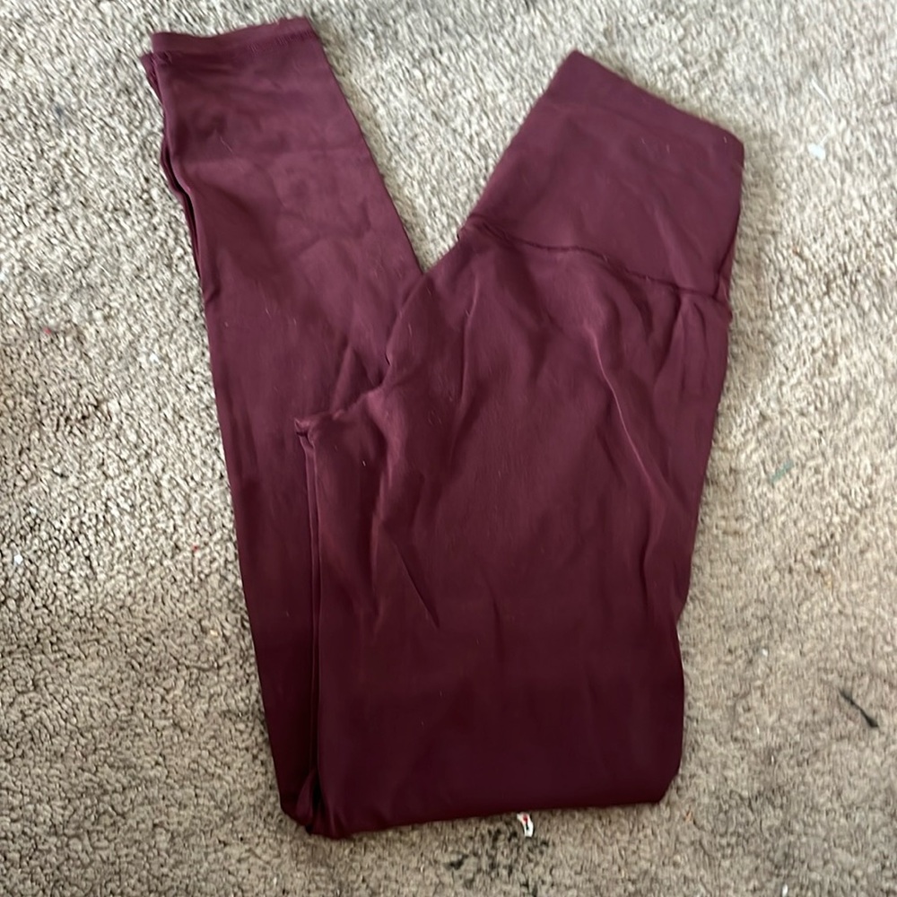 aerie leggings in a maroon color